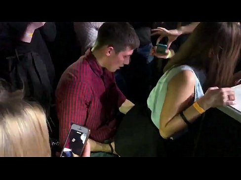❤️ Sess reali f'nightclub Russu. Tfajla Russa ta’ 18-il sena fl-anus u l-vaġina fucked f’nightclub ❤️❌ Fucking fil-porn mt.quizfarmature.ru ❌❤