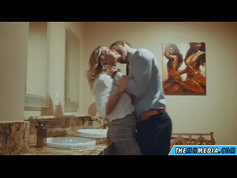 ❤️ Meta blonda busty seduces f'kamra tal-banju pubbliku ❤️❌ Fucking fil-porn mt.quizfarmature.ru ❌❤